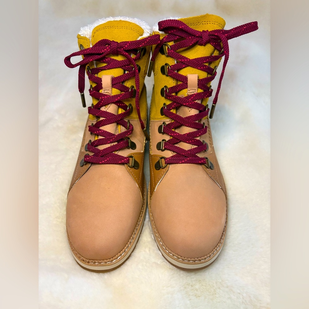 Toms Tan Insulated Short Boots. Size = 8 1/2 W - Christmas is Coming Sale!